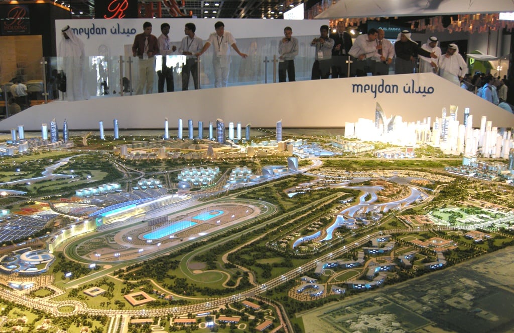 Meydan dubai. Ипподром Мейдан Дубай. Мейдан Сити в Дубае. Nakheel Mall Дубай. Новый район в Дубае Мейдан.