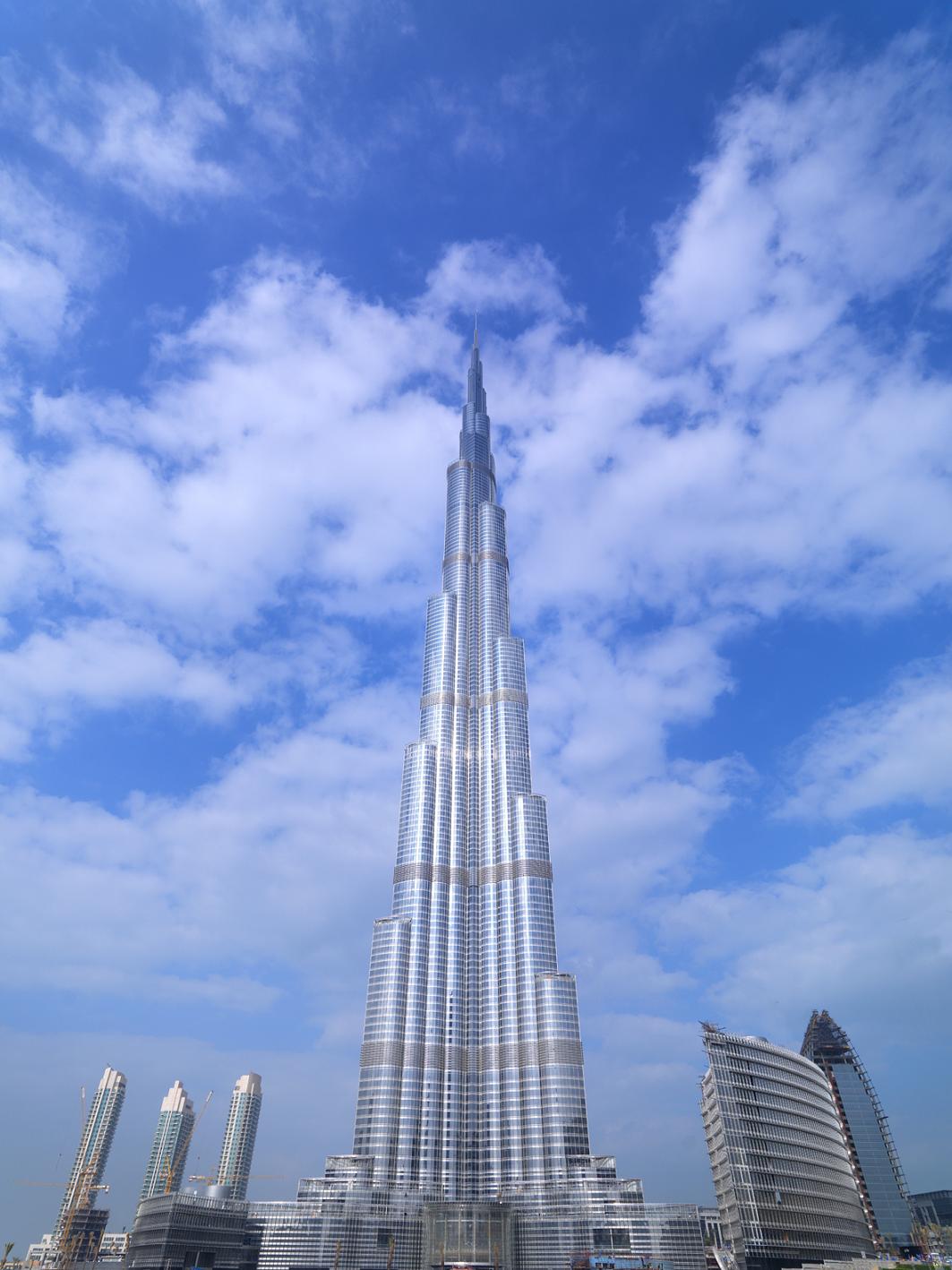 Высота небоскреба в метрах. Бурдж-Халифа Дубай. Башня Бурдж Халифа в Дубае. Небоскрёб в Дубае Бурдж. Бурдж-Халифа (828 м). Дубай, ОАЭ.