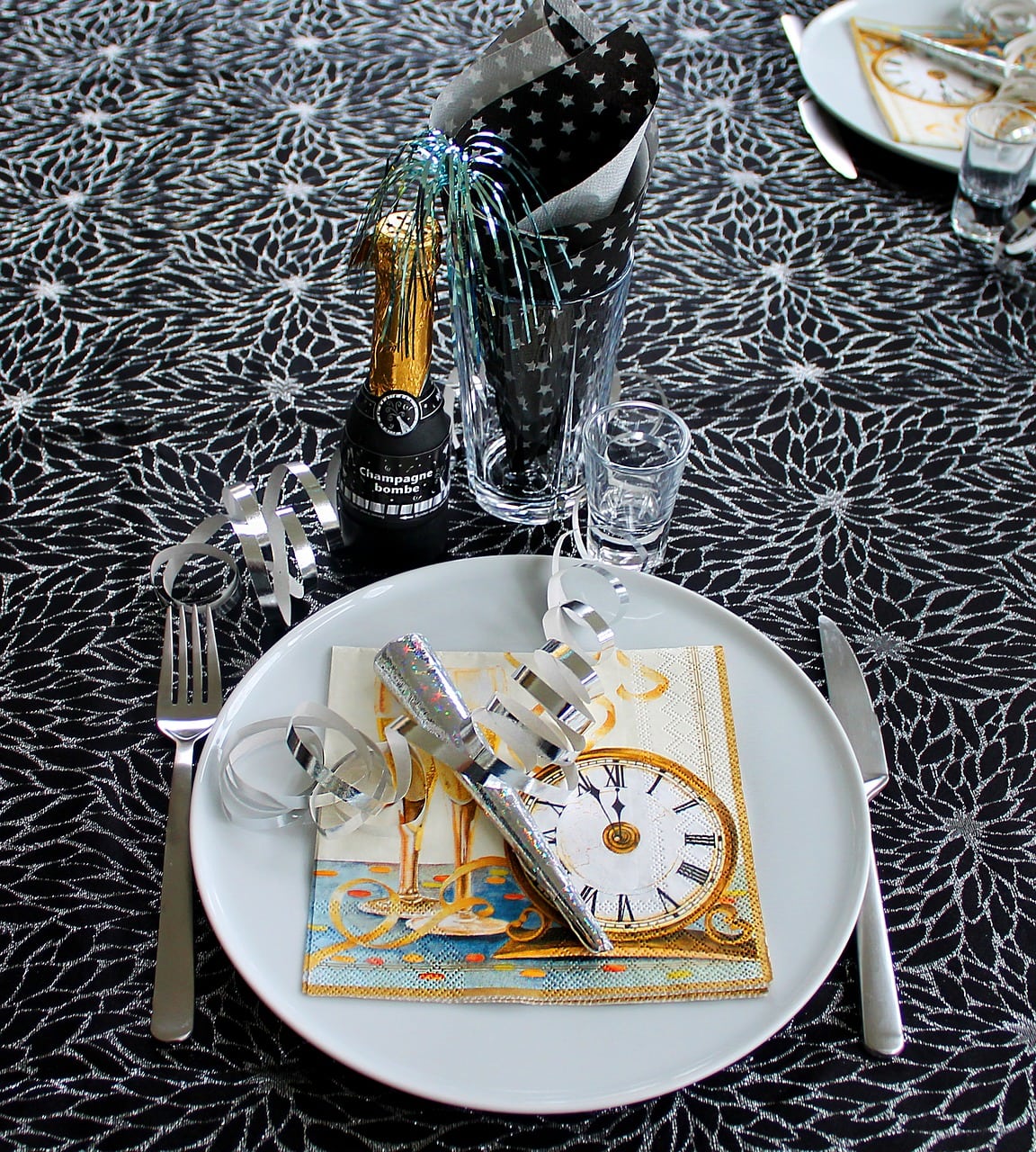 table settings for new year's eve