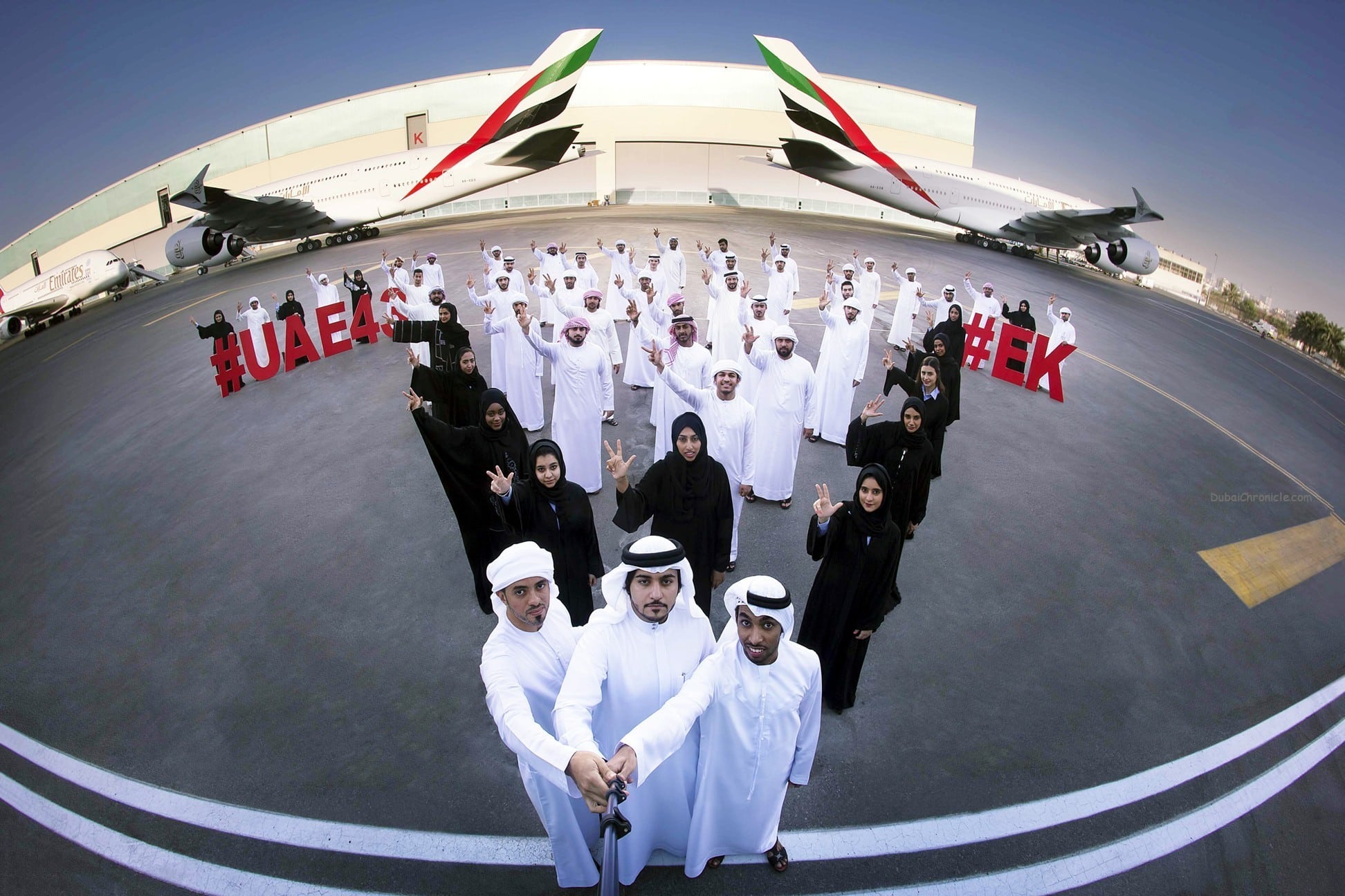 Emirates open day. Летная группа ОАЭ. Этнические группы ОАЭ. UAE праздники. National Day Emirates.