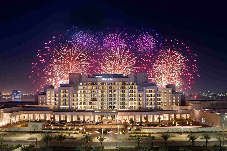 Commemorate the UAE’s 53rd Eid Al Etihad celebrations at Yas Island Abu Dhabi with a stunning fireworks display at Yas Bay Waterfront and Yas Marina.